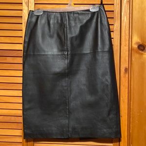 New port Beautiful leather skirt zipper on the back